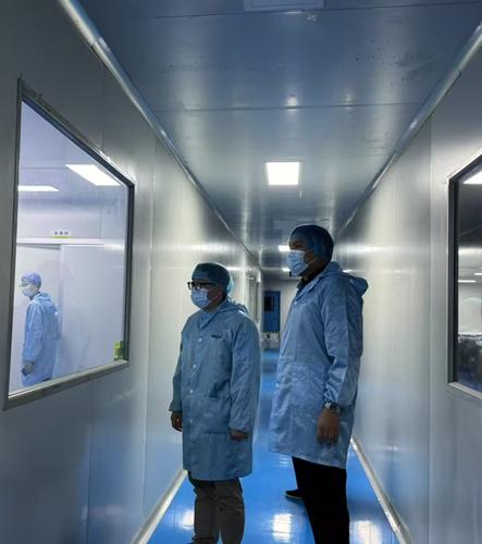 Відвідання фабрики гостем на виставці MEDICA в Німеччині; Вивчення нових можливостей на європейському медичному ринку